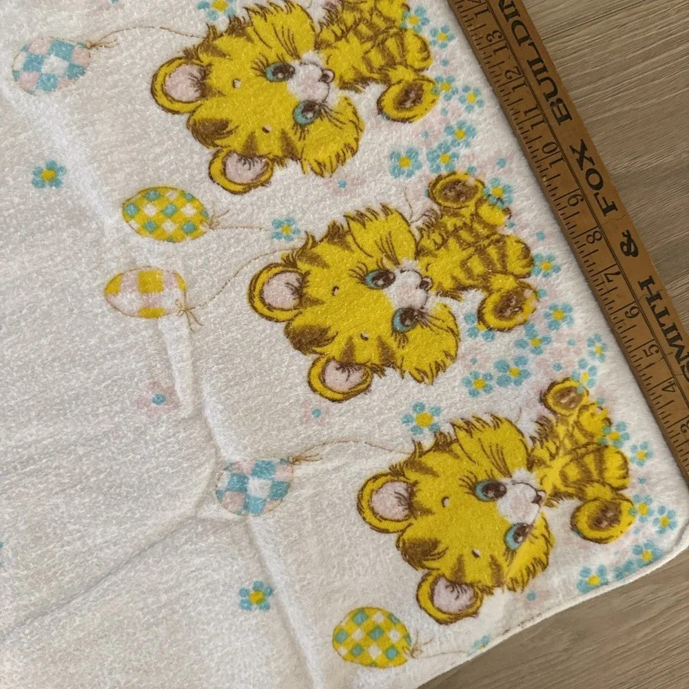 Vintage Babycare Receiving Baby Blanket Kittens Balloons Size 26x 38 100% Cotton
